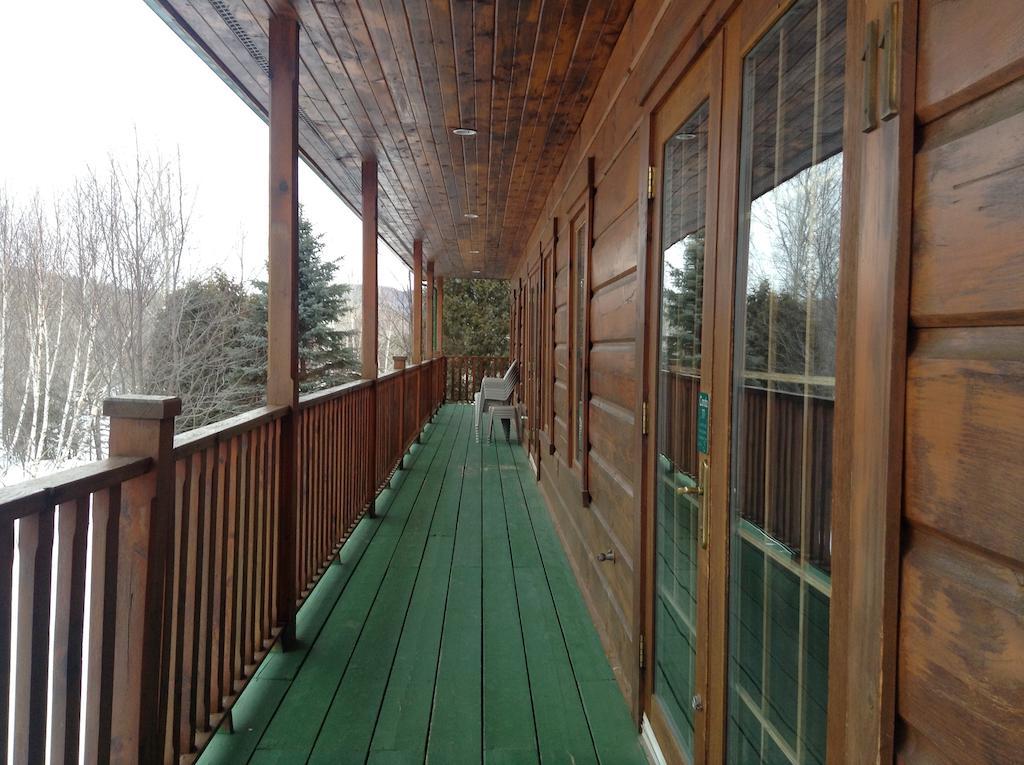 Отель Aux Berges Du St-Maurice Сен-Жан-Де-Пиль Экстерьер фото